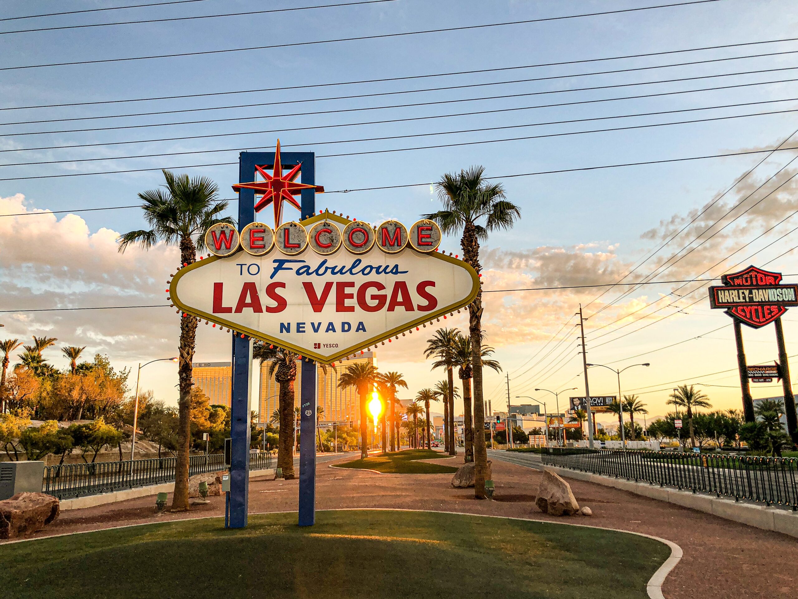 Las Vegas sign: Photo by Sung Shin on Unsplash