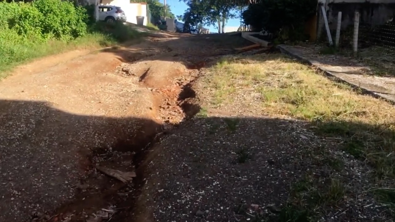 Driving in Tamarindo Costa Rica Dirt Roads: Photo by NIkki Page